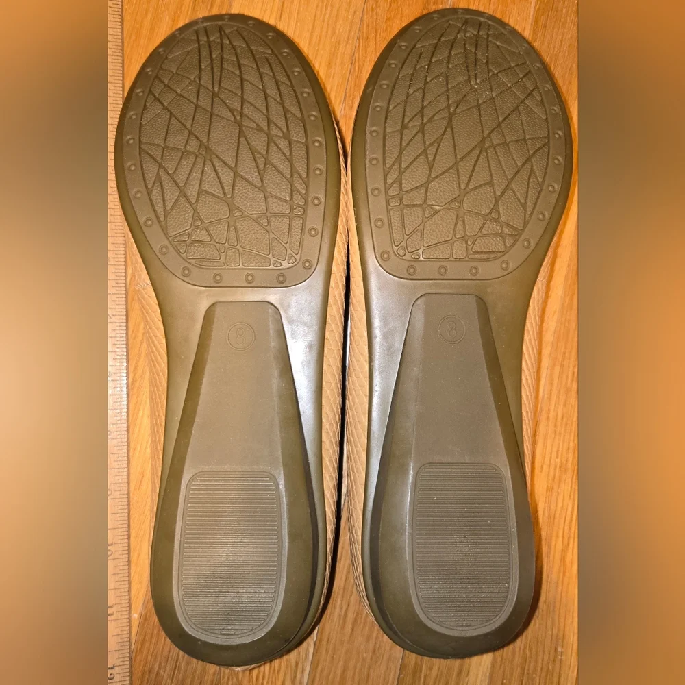 New Goldtoe Womens Ballet Flats Tan Faux Leather Slip On Shoes Size 8